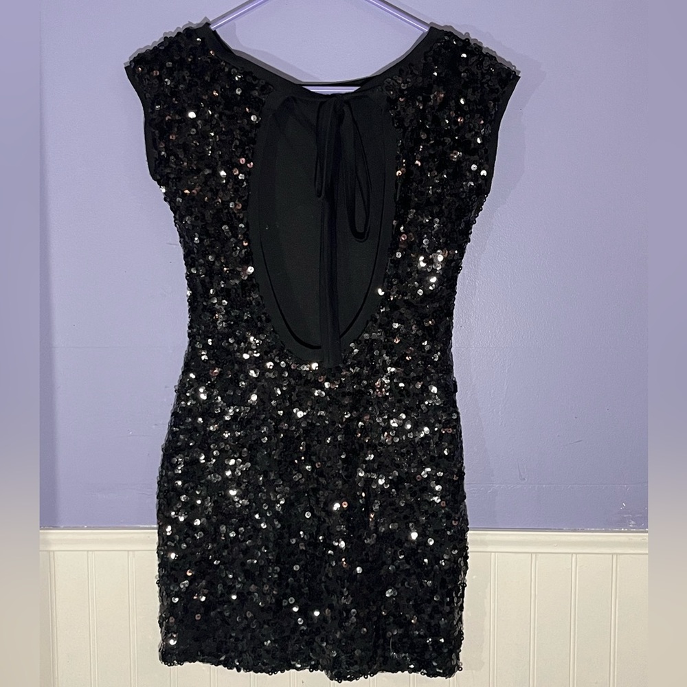 BLQ MKT Open back sequins little black dress